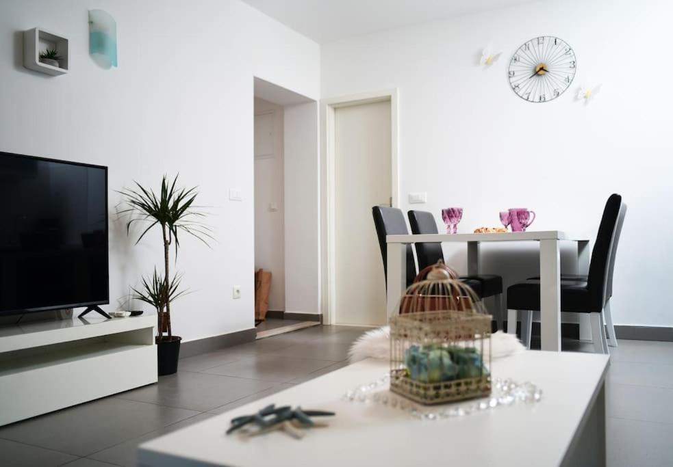 Wave N' Sea Apartment With A Private Pool Дубровник Экстерьер фото